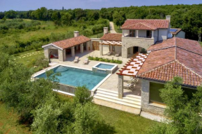 Casa Ginetto for 8 people near Pula with infinity 45 m2 and extra kids pool & large garden